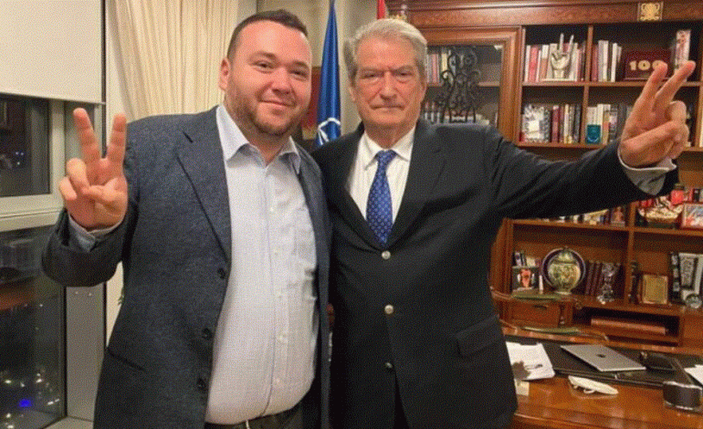 FALSIFIKIMI I FIRMAVE TË “FOLTORES”/ Reagimi: Kur morëm vesh se kishte votuar gazetarja e Fiksit, ia grisëm fletën