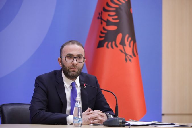 “SHPËRTHEN” Gaz Bardhi: Suel Çela punon për Sali BERISHËN! Thërret drejtuesit e PD në Elbasan që të firmosin…