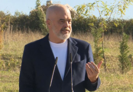 “JANË KEQINFORMUAR”/ Rama reagon për protestën e fermerëve në Lushnje: Ja pse e hoqëm rimbursimin 6%