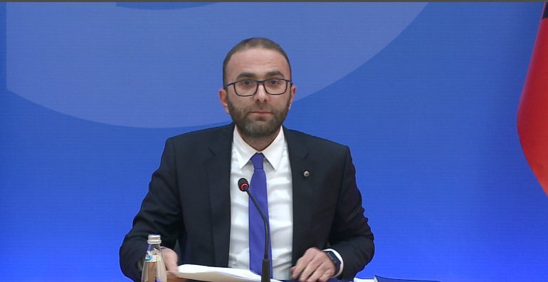 “JAM RRITUR ME FOTON E BERISHËS NË SHTEPI”/ Gaz Bardhi: Krenar që u zgjodha sekretar me votën e tij, por kam…