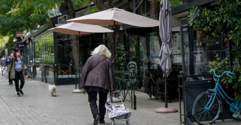 ALARM NË GREQI/ Rritet numri i pacientëve në spitale, mjekët apel qytetarëve të vaksinohen kundër Covid-19