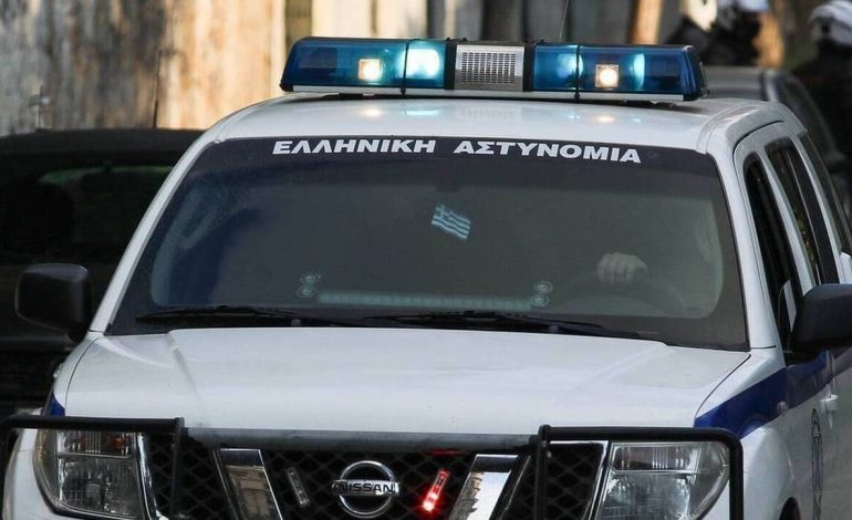 “PËRPLASI DY MAKINA POLICIE DHE THEU DOGANAT”/ Ja çfarë thonë autoritetet greke për shqiptarin nga Lezha