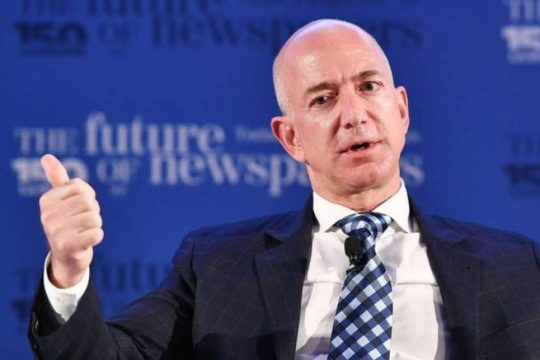 DEKLARATA E BEFASUESHME/ Jeff Bezos: Në të ardhmen, do jetojmë në hapësirë, pushimet do t’i bëjmë në Tokë