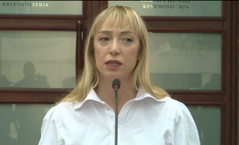 PROTESTA E FERMERËVE TË LUSHNJES/ Krifca: Para se të vija në mbledhjen e qeverisë, isha në një serë! Kërkesat e tyre janë adresuar…