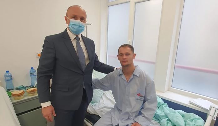 “NJË HERO I VËRTETË”/ Serbët krenohen me shqiptarin që shpëtoi 6 turistë nga flakët