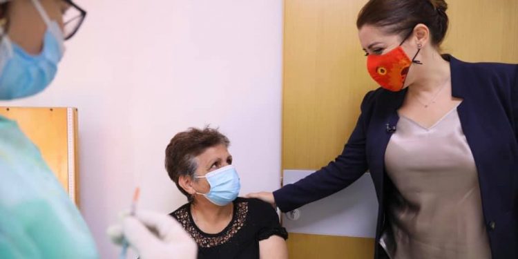 “18 MIJË TË VAKSINUAR ME DOZËN E TRETË”/ Manastirliu: Kontakto me mjekun për ta përballuar më mirë dimrin
