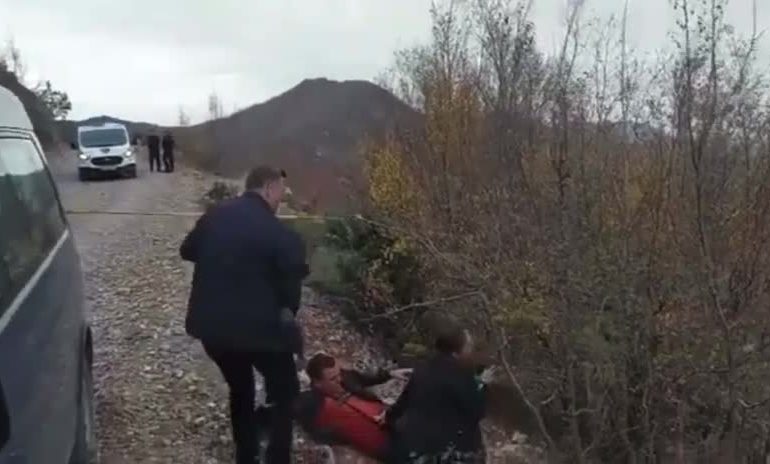 SHTYU GAZETAREN GJATË RAPORTIMIT/ Pezullohet nga detyra efektivi i policisë (NJOFTIMI)