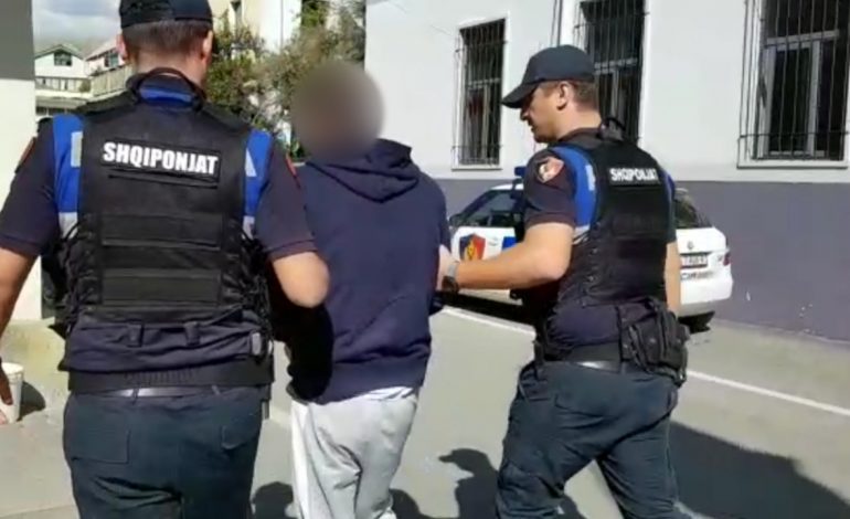 I DËNUAR ME 12 MUAJ BURG/ Kapet nga policia në Gjirokastër 30-vjeçari i shpallur në kërkim (EMRI)