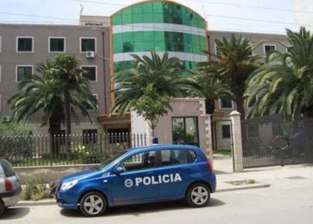 KISHTE IKUR NGA BANESA/ Vajza gjendet në zonën e plazhit në Durrës. Arrestohet 24-vjeçari që e strehoi