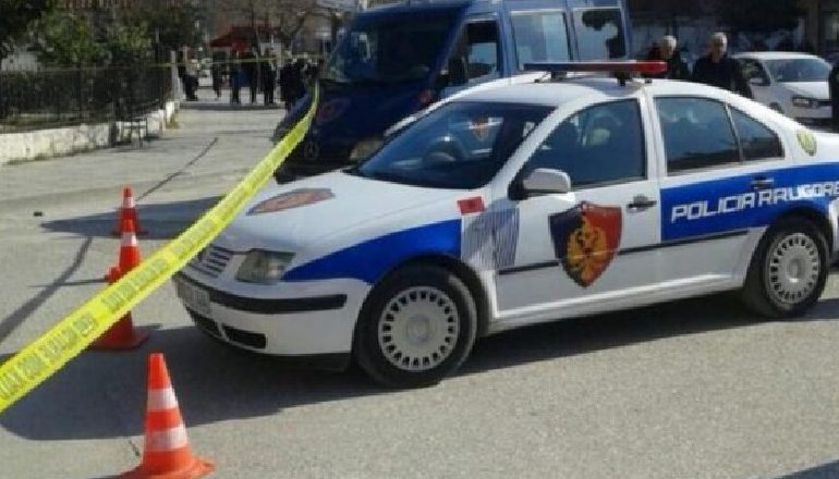 EKZEKUTIMI NË LAÇ/ Ngrihen postblloqe në qytet për kapjen e autorit (DETAJET)