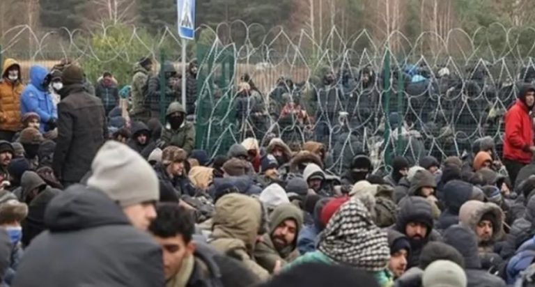 GJUJTËN ME GURË USHTARËT POLAKË/ Rreth 100 emigrantë arrestohen pas përplasjeve në kufirin Poloni-Bjellorusi