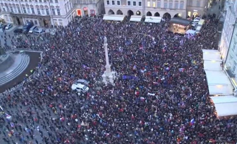 KUNDËR MASAVE ANTI-COVID/ Nga Vjena në Roterdam, kontinenti i vjetër shndërrohet në arenën e përplasjeve…