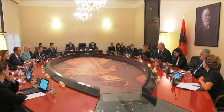 NDRYSHIME NË QEVERI/ Ikën Olti Rrumbullaku, ja kush emërohet zv.ministre Arsimi