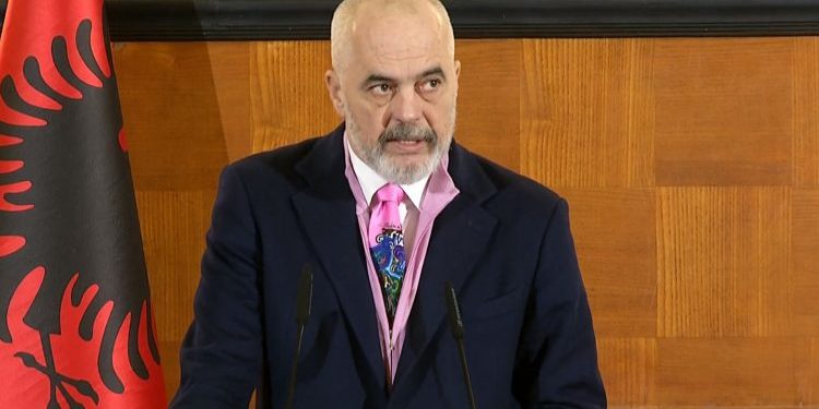 PRET 10 MATURANTËT EKSELENTË/ Rama: Në familje të varfra kam takuar fëmijë që shkëlqenin në mësime