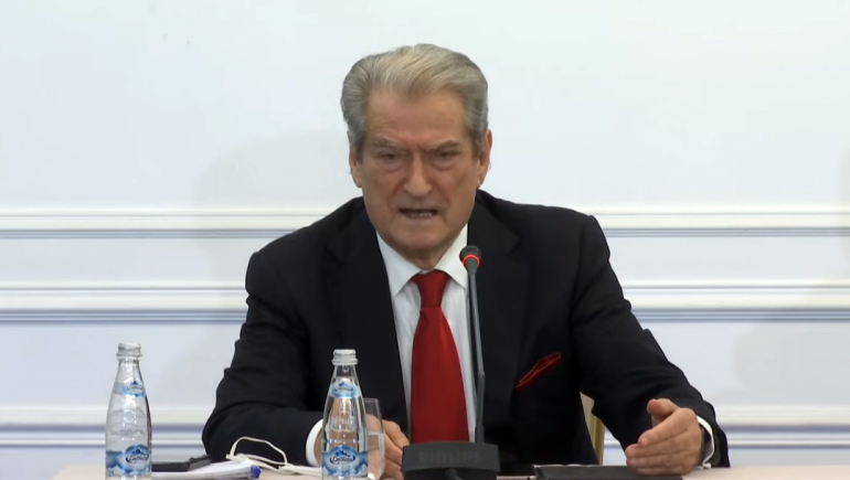 KËRCËNIMI i Berishës: Mjerë ai që luan me revolucionin tim, Bashën e ftoj në Kuvend