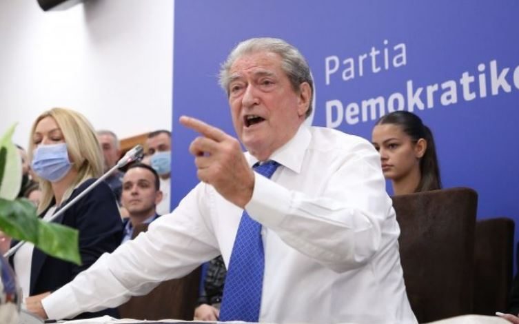 E PAPRITUR/ Sali Berisha lajmëron: Më ndiqni në mbrëmje në konferencë për shtyp