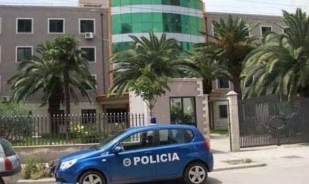 THA SE I KISHIN VJEDHUR QENDRËN E INTERNETIT/ Policia prangos të riun, çfarë nxorën kamerat e sigurisë
