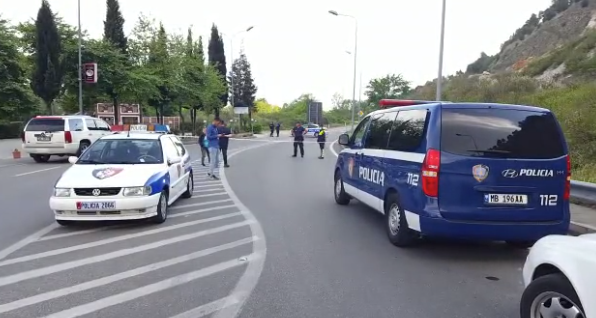 NDJEKJE SI NË FILMA/ Makinën plot me emigrantë, 39-vjeçari i ikën policisë në Korçë