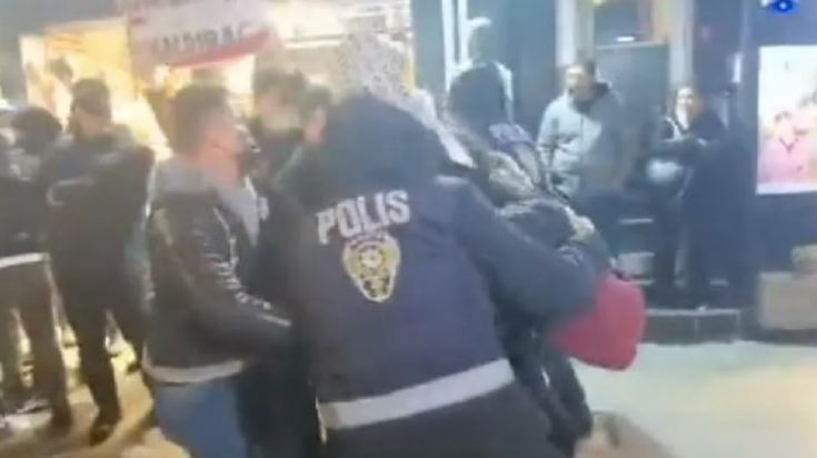 TURQIA NË KAOS/ Zhvlerësohet monedha vendase, qytetarët dalin në rrugë e kërkojnë largimin e Erdogan