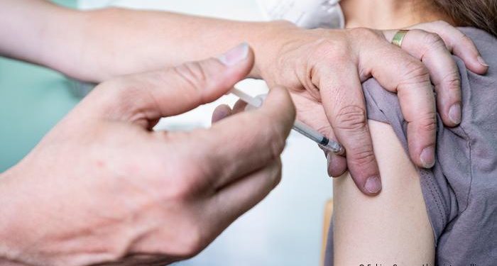 VAKSINAT PO DËSHMOJNË VLERAT E TYRE/ Të vaksinuarit janë 14 herë më pak të rrezikuar për t’u shtruar në spital