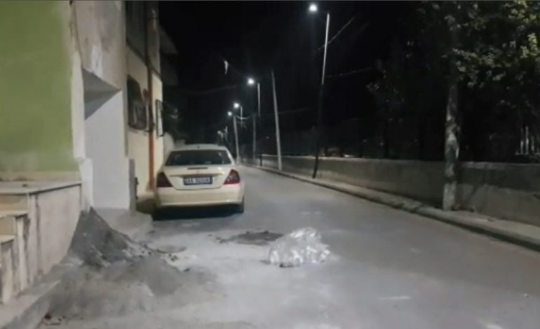 PAMJET/ Detaje nga vrasja e të riut në Elbasan dhe plagosja e të vëllait, si lindi sherri mes të rinjve për një vajzë