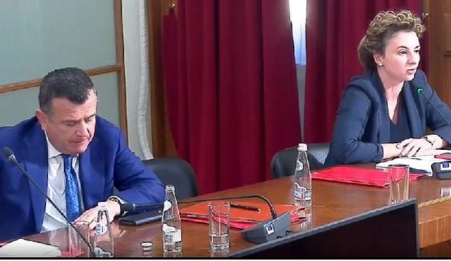 PAS “TREKËNDËSHIT TE BERMUDËS”/ Krisja e LSI me PD vazhdon. Xhixho-PS: Jeni mësuar me opozitë false por…