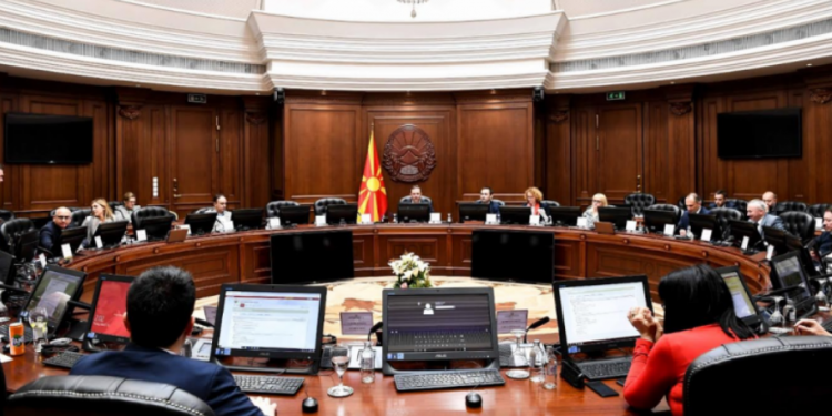 DHA DORËHEQJEN PASI HUMBI ZGJEDHJET/ Zaev mbledh në takim aleatët e koalicionit