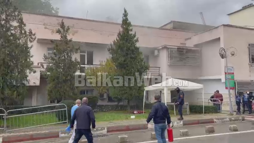 E FUNDIT/ Bie zjarr në spitalin Covid në Tiranë, detajet e para