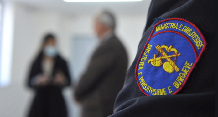 VENDIMI/ Qeveria jep shpërblim një rrogë të plotë për 4,244 punonjësit e burgjeve