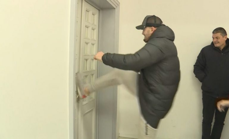 E SHKUARA KRIMINALE E DERI TEK MBUSHJA ME DROGË…/ Ja kush është huligani i Berishës nga Hasi që shpartalloi dyert e selisë