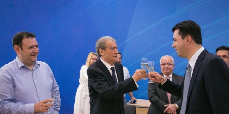 TREGON TELEFONATËN NGA UASHINGTONI/ Berisha: Më thanë Basha do të arrestohet