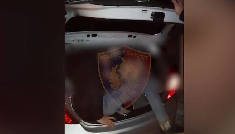 E PËSON KEQ I RIU NË KUKËS/ U kap duke transportuar 6 emigrantë të paligjshëm drejt Kosovës