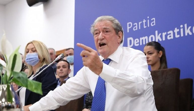 KARTA ME SIMBOLET E PD PËR KUVENDIN E BERISHËS/ “Foltorja”-Bardhit: As dorëheqja s’ua shpëton nderin që s’e patët kurrë