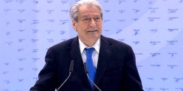 PARALAJMËRON VUÇIÇ/ Berisha me tone të ashpra: Mos mendo të vish në Tiranë, sheshet dhe rrugët do t’i kesh plot