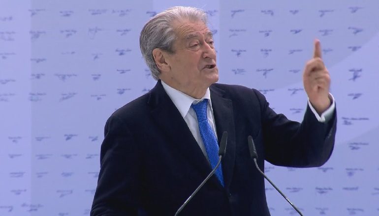 PARALAJMËRON MARRJEN E SELISË BLU/ Berisha: Nuk është koha e dyshimit, por e veprimit, ju pres…