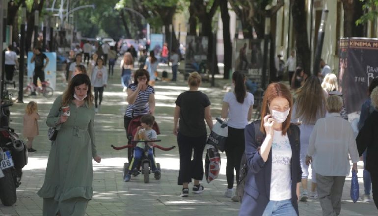 MERRET VENDIMI/ 3 mijë lekë bonus për festat e fundvitit për familjet me ndihmë ekonomike dhe ato që kanë…