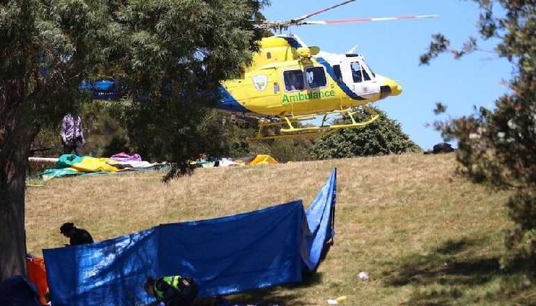 TRAGJIKE NË AUSTRALI/ “Kështjella” me tullumbace ngrihet në ajër nga era, humbin jetën 4 fëmijë…