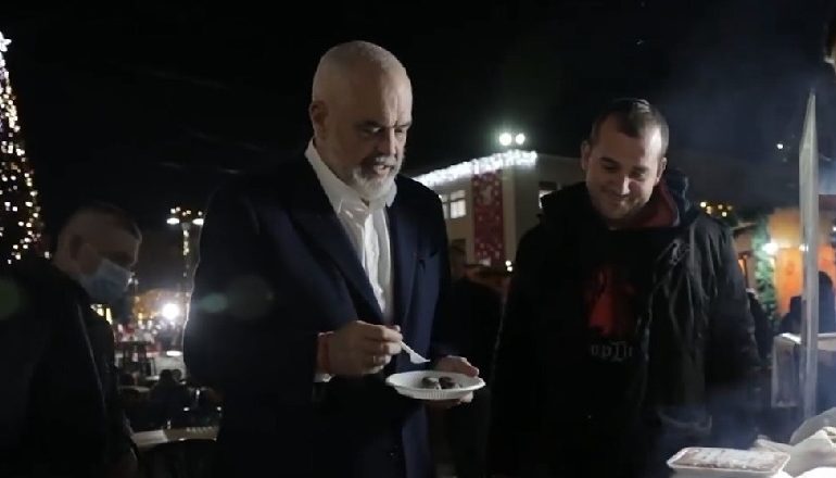 NË PRAG TË FESTAVE TË FUNDVITIT/ Rama uron qytetarët: S’ka si Lezha për shefa kuzhine (VIDEO)