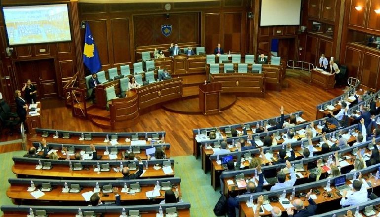KOSOVË/ Kuvendi miraton buxhetin për vitin 2022! Asnjë nga deputetët nuk votoi kundër