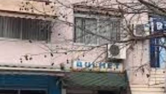 “LUFTA NË PD”/ Mbështetësve të Berishës i hidhet vaj te shkallët e zyrës së degës nr.1 në Tiranë