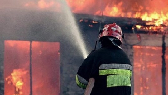 E RËNDË NË KOLONJË/ Banesa mori flakë nga rrjedhja e bombolës së gazit, ndërron jetë burri nga asfiksia
