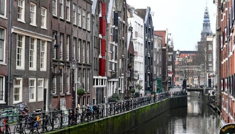 VARIANTI I OMICRON/ Holanda futet në izolim, kryeministri: Masat e reja, të pashmangshme