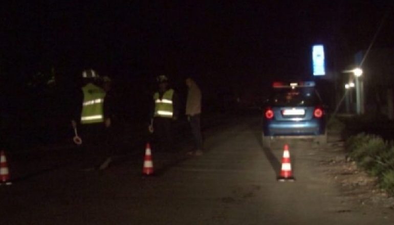 E RËNDË/ Aksident në aksin Librazhd-Përrenjas, mjeti tip “Benz” përplas qytetarin, e lë të vdekur në vend