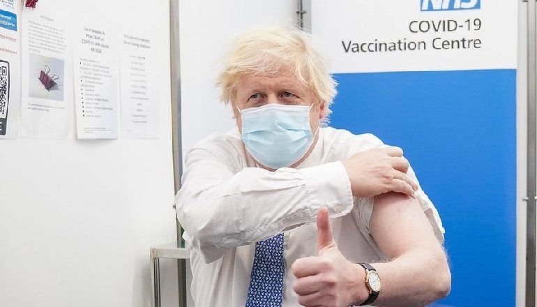 KRISHTLINDJE NË PANDEMI/ Johnson: Marrja e vaksinës anti-COVID, dhurata më e bukur…