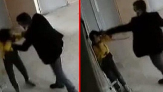 SHPULLA DHE GRUSHTE/ Mësuesi rreh nxënësit në korridoret e shkollës në Turqi (VIDEO)