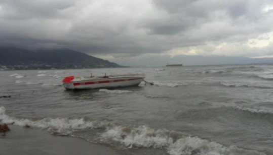 PËRKEQËSOHET MOTI NË VLORË/ Pezullohet lundrimi i mjeteve të vogla