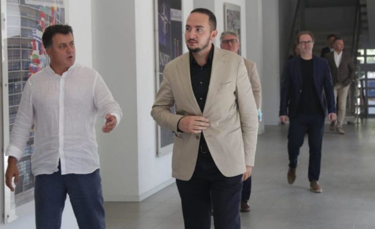 ULTIMATUMI I BERISHËS/ Flamur Noka: Më 8 janar demokratët hyjnë dhe marrin selinë, pastaj do i turremi Kryeministrisë