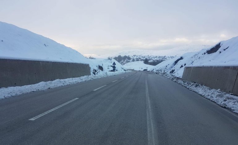 MOTI I KEQ NË VEND/ ARRSH: Probleme në këto akse, përdorni goma dimërore dhe zinxhirë