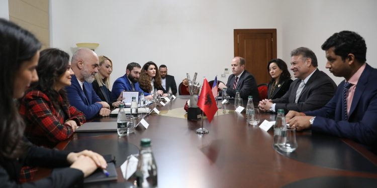 ESCOBAR TAKON RAMËN/ Ambasada Amerikane zbulon se çfarë u diskutua: Lufta kundër korrupsionit…