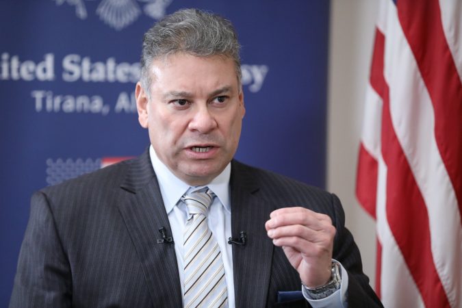 “HETONI!” Zyrtari i lartë AMERIKAN për Berishën: Ku janë hetuesit dhe prokurorët vendas? Dënoni njerëzit që…